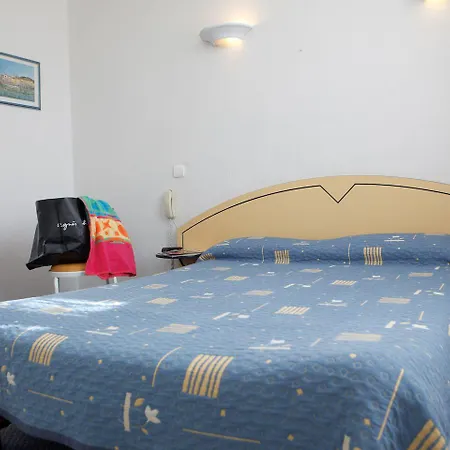 Modern فندق أنتيب