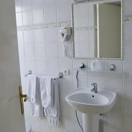 Modern فندق أنتيب